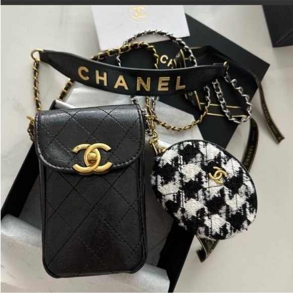CHANEL VIP GWP Black Quilted Crossbody Phone Bag with Houndstooth Coin Pouch - Picture 3 of 16